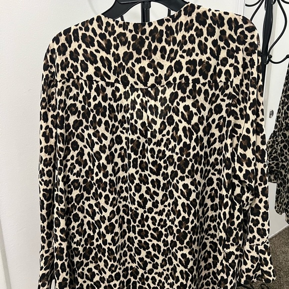 Vince Camuto Brown and Cream Bell Sleeve Blouse with Relaxed Fit - Picture 4 of 10